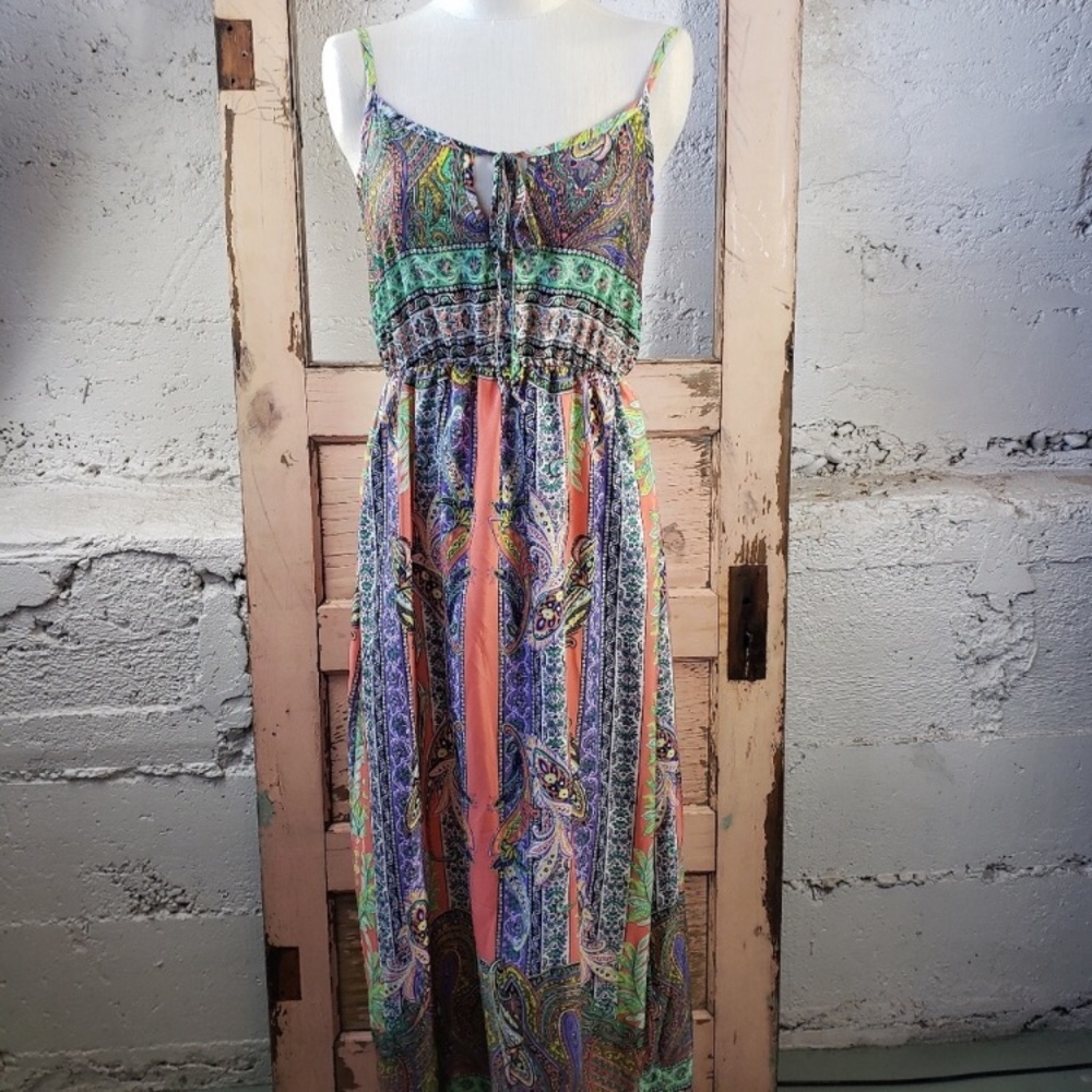 Paisley Maxi w/pastel color pallet  NWOT🌸🌼 (M)